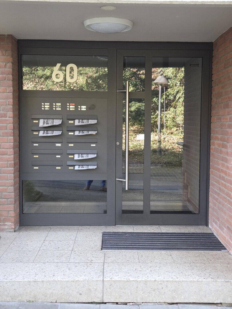 Traumhafte Dachgeschosswohnung mit Kamin, zwei Balkonen und Blick ins Grüne, 40883 Ratingen
