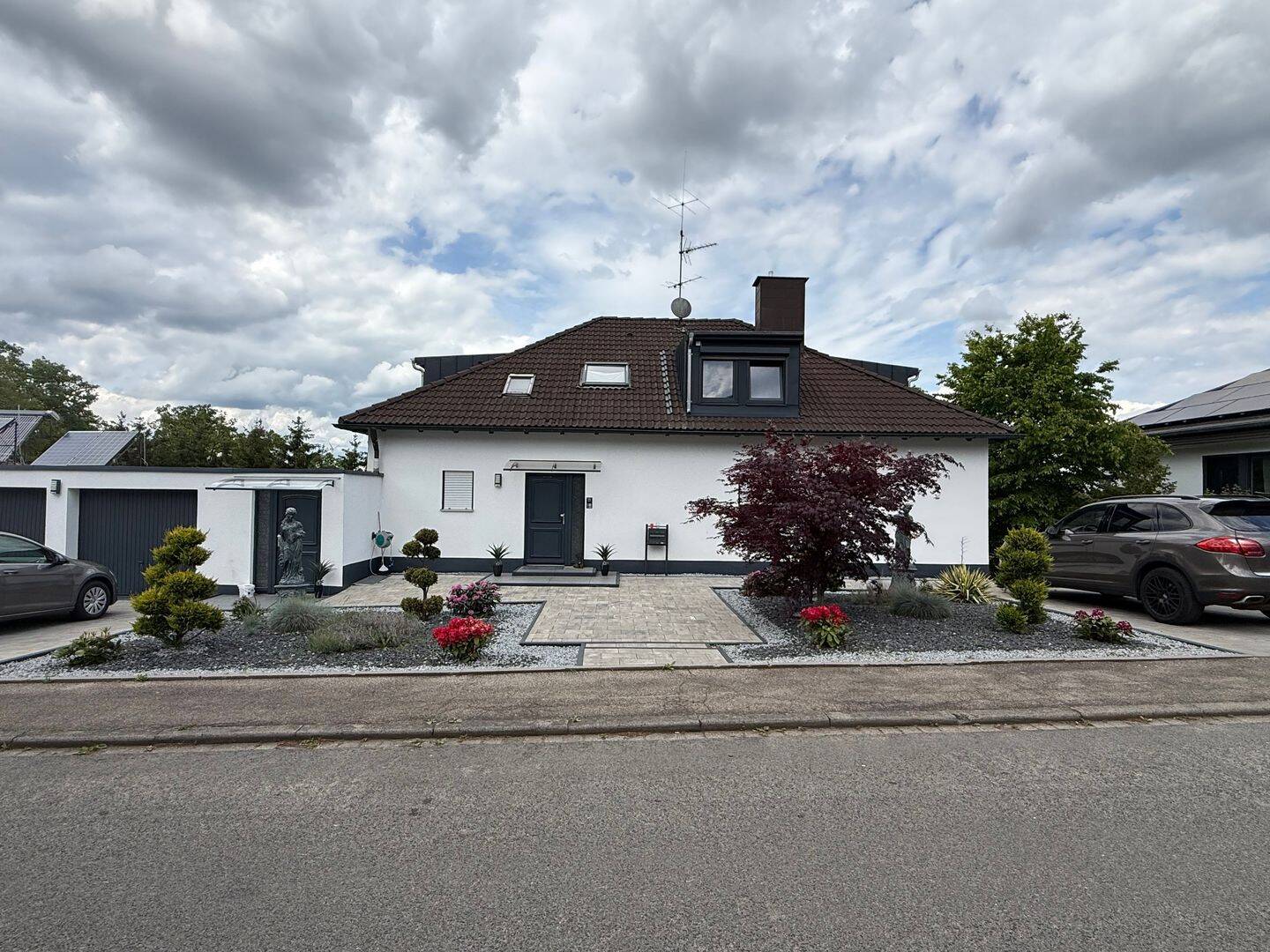 Zweifamilienhaus mit Einlieger-wohnung & Fernblick, 90579 Langenzenn