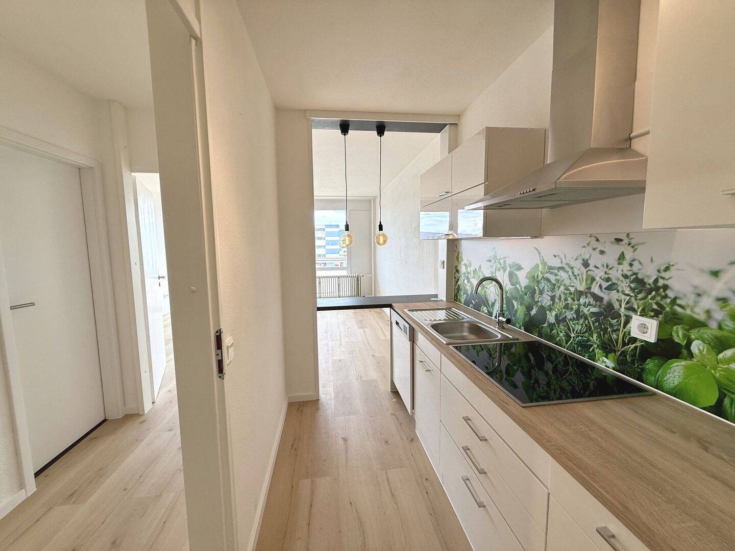Erstbezug nach hochwertiger Sanierung – Modernes Wohnen mit Südbalkon & Stellplatz in attraktiver Lage von Radolfzell, 78315 Radolfzell am Bodensee