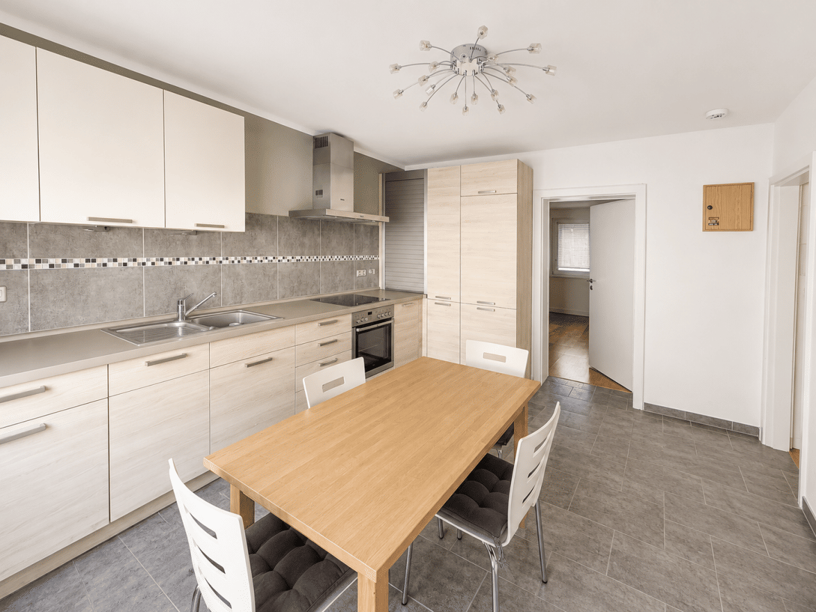 Helle 3-Zimmer-Wohnung mit Balkon, hochwertiger Einbauküche und großem Privatgarten., 66115 Saarbrücken