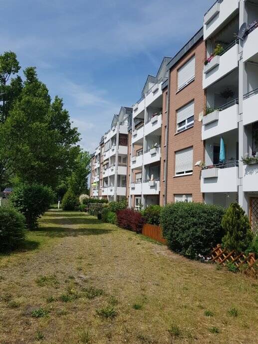 Schöne 2-Raum-Wohnung mit Balkon, Aufzug und TG-Stellplatz zur Miete in Radefeld, 4435 Schkeuditz