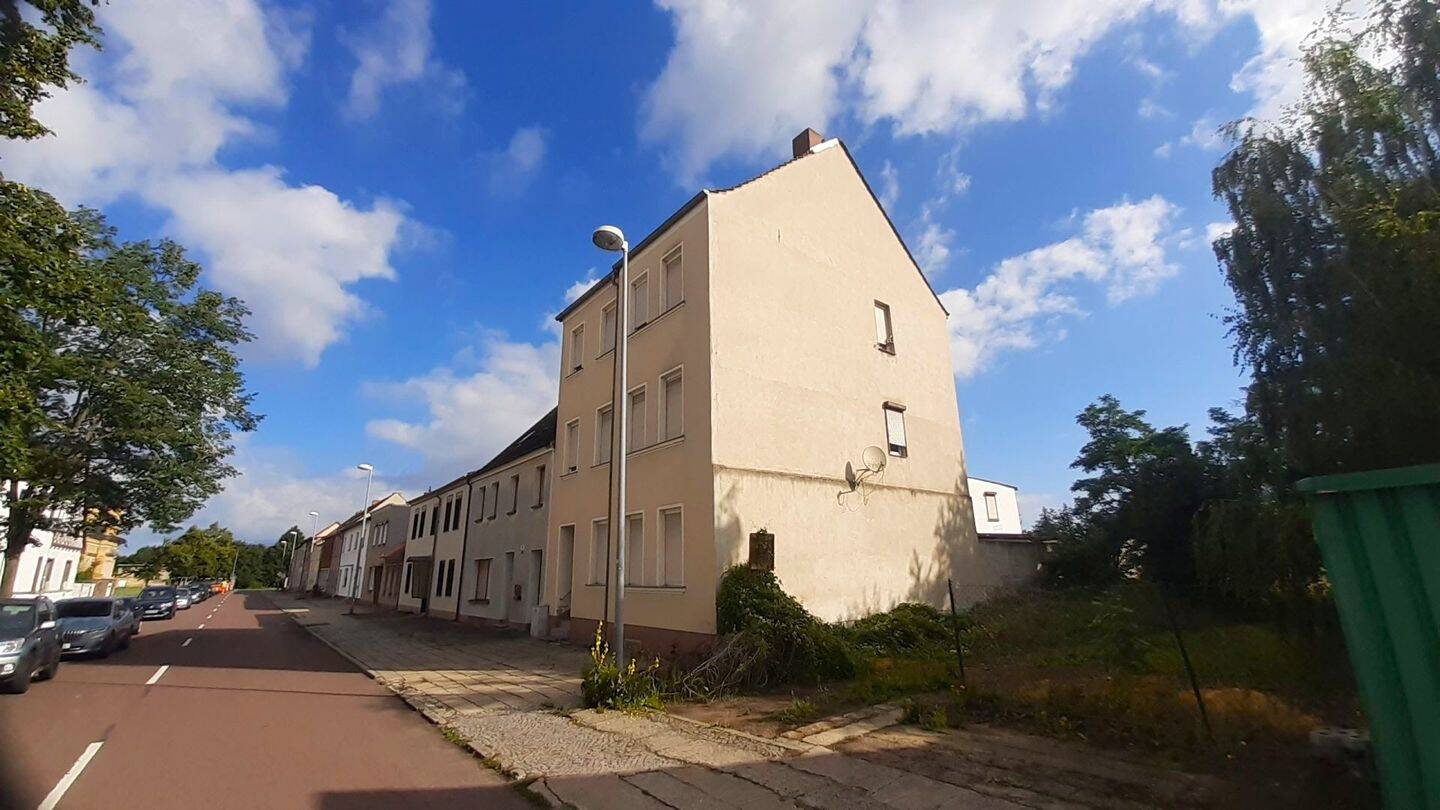 Beziehbares Haus mit Garten, Gartenhaus, Carport und Doppelgarage – auch für größere Familien, 6869 Coswig (Anhalt)