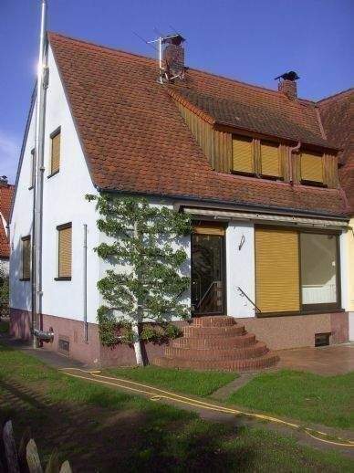 Doppelhaushälfte mit 110 m² Wohnfläche mit Südterrasse mit 353 m² Garten in ruhiger Wohnlage, 91054 Erlangen (Burgberg Erlangen-Nord Erlangen-Ost Innenstadt Sieglitzhof)