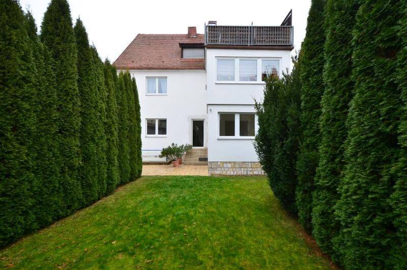 Rendite 5%! Mehrfamilienhaus mit 4 Wohnungen und Balkonen, Dachterrasse in Regensburg Südost, 93053 Regensburg (Galgenberg Kasernenviertel Kumpfmühl-Ziegetsdorf-Neuprüll Oberisling-Graß)