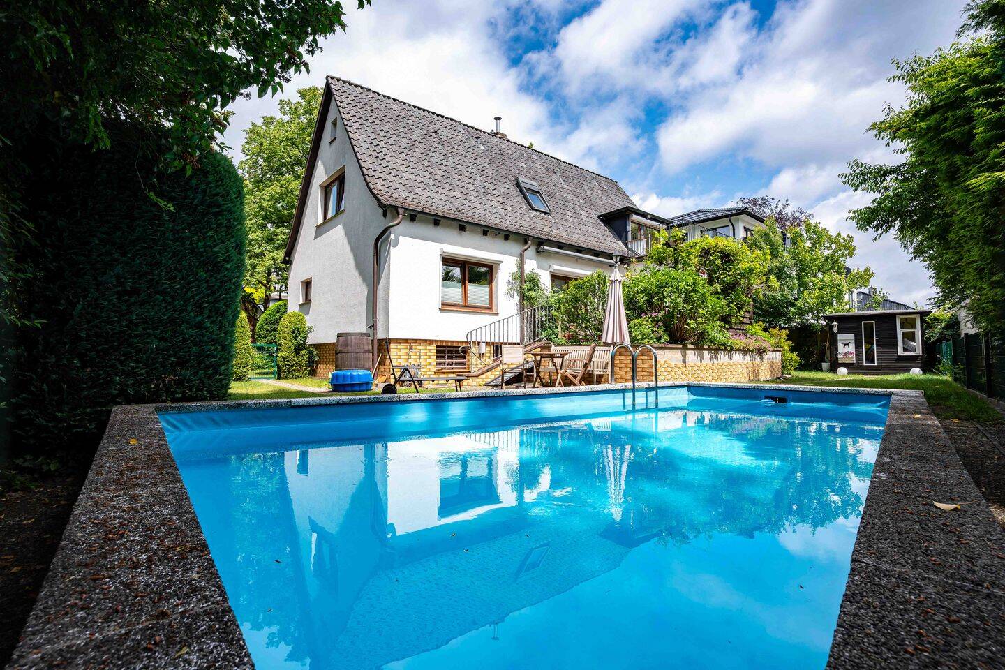 Großzügiges Einfamilienhaus mit beheizbarem Außenpool, 22159 Hamburg (Wandsbek Bramfeld Farmsen-Berne Sasel Tonndorf)