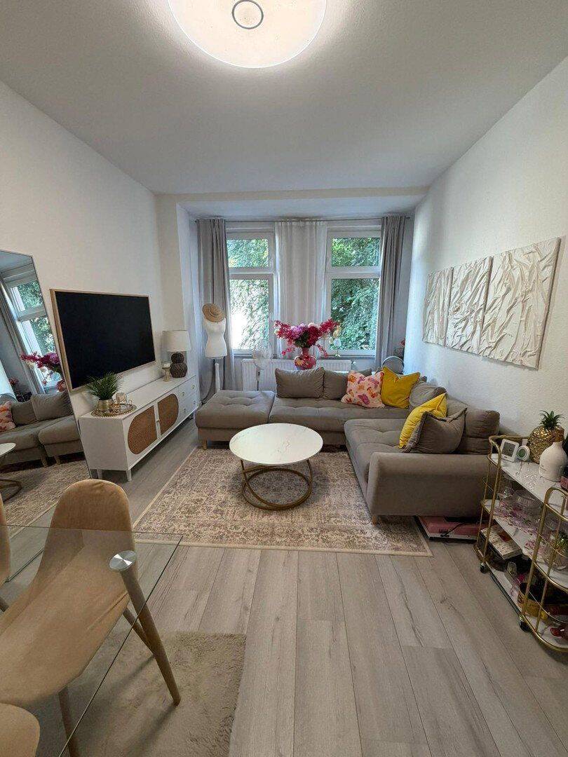 Renovierte Altbauwohnung, 2 Zi KüDB, Röhrenstraße in Düsseldorf, 40472 Düsseldorf (Hubbelrath Lichtenbroich Rath Unterrath)