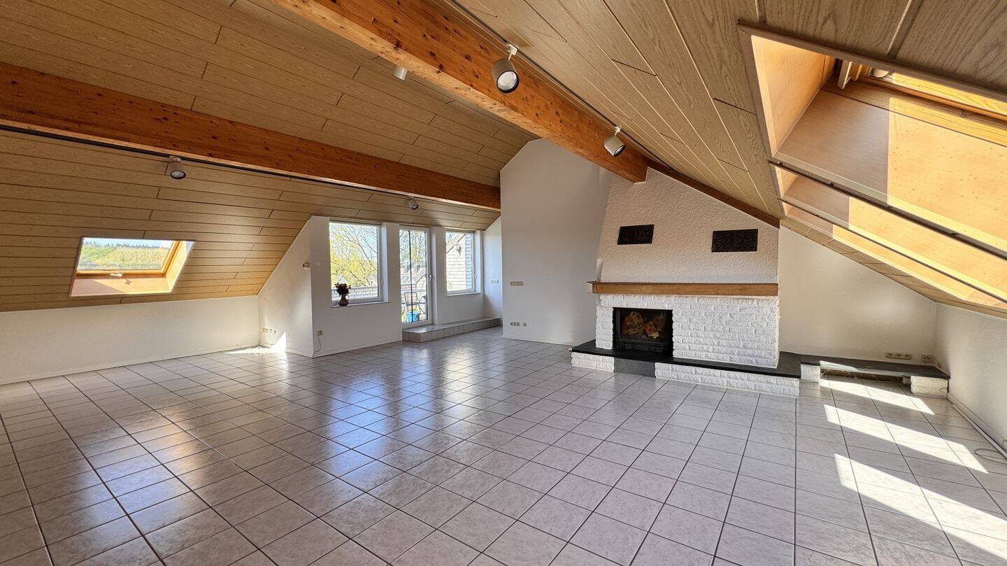 Außergewöhnliche Eigentumswohnung auf 110 m² mit Sauna & Balkon im Gebiet Eschweiler-Waldsiedlung, 52249 Eschweiler