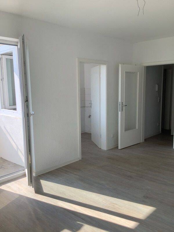 Komm in die City: renoviertes Single Appartement mit Balkon; kurzfristig anmietbar, 46045 Oberhausen