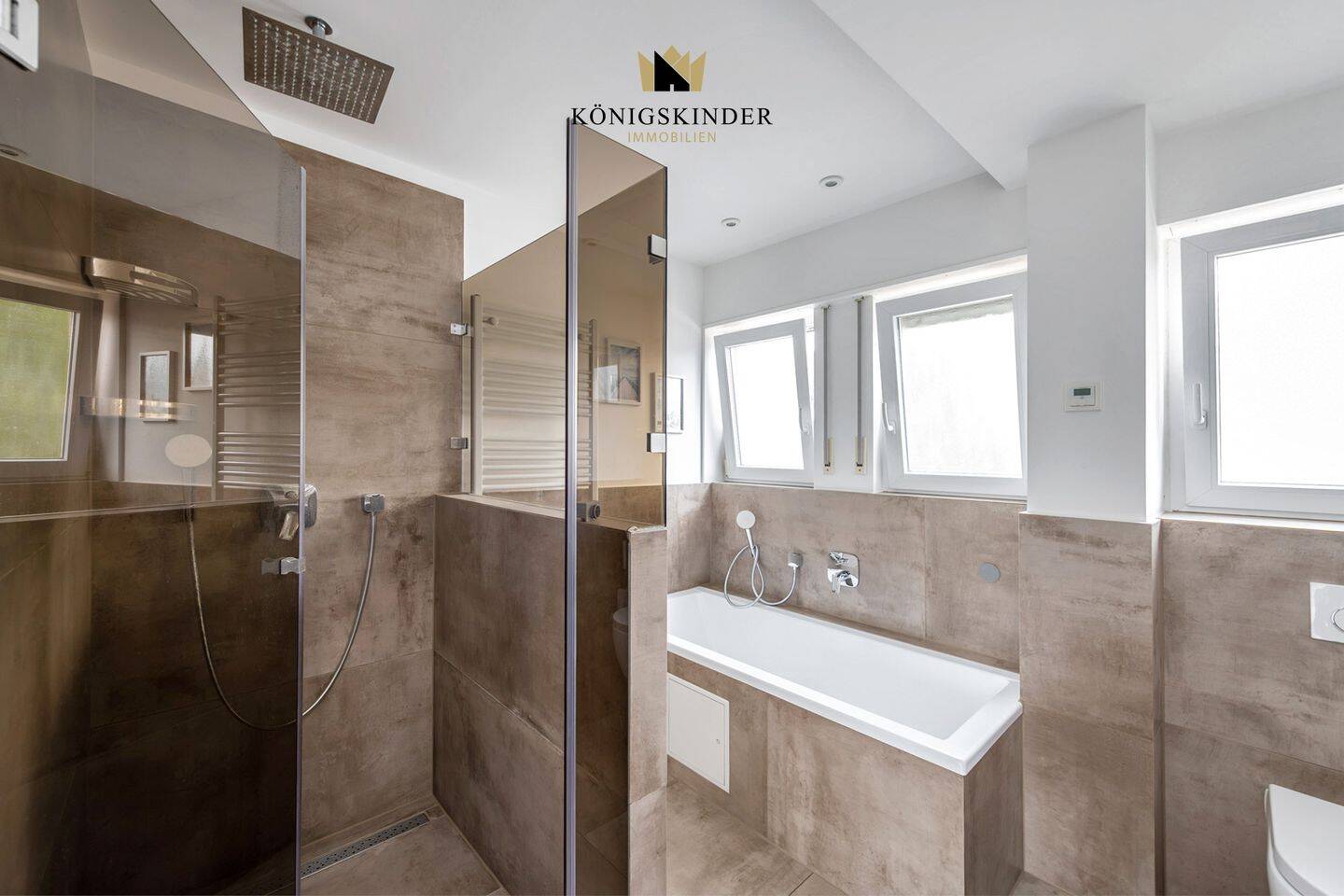 Top-modern & zentral: Helle 3-Zi Wohnung mit Terrasse, 2 Balkonen und PKW-Stellplatz (Bezugsfertig), 70439 Stuttgart (Neuwirtshaus Stammheim Zuffenhausen)