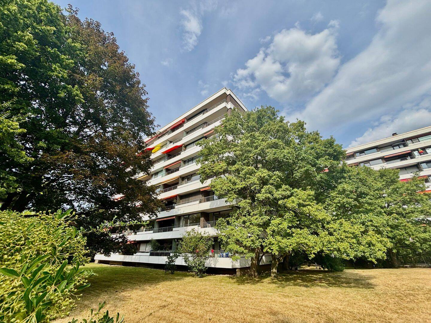 Renovierungschance in Düsseldorf-Lörick: 2-Zimmer-Wohnung mit perfektem Grundriss und TG-Stellplatz, 40547 Düsseldorf (Lörick Niederkassel Oberkassel)