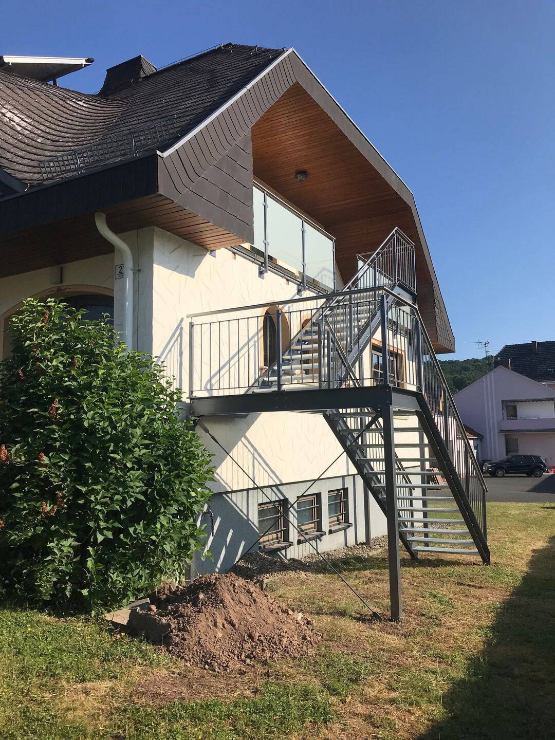 Frisch renovierte 3,5-Zimmer-Wohnung mit Balkon, eigenem Eingang und Gartenanteil in Ebersdorf, 96237 Ebersdorf b. Coburg
