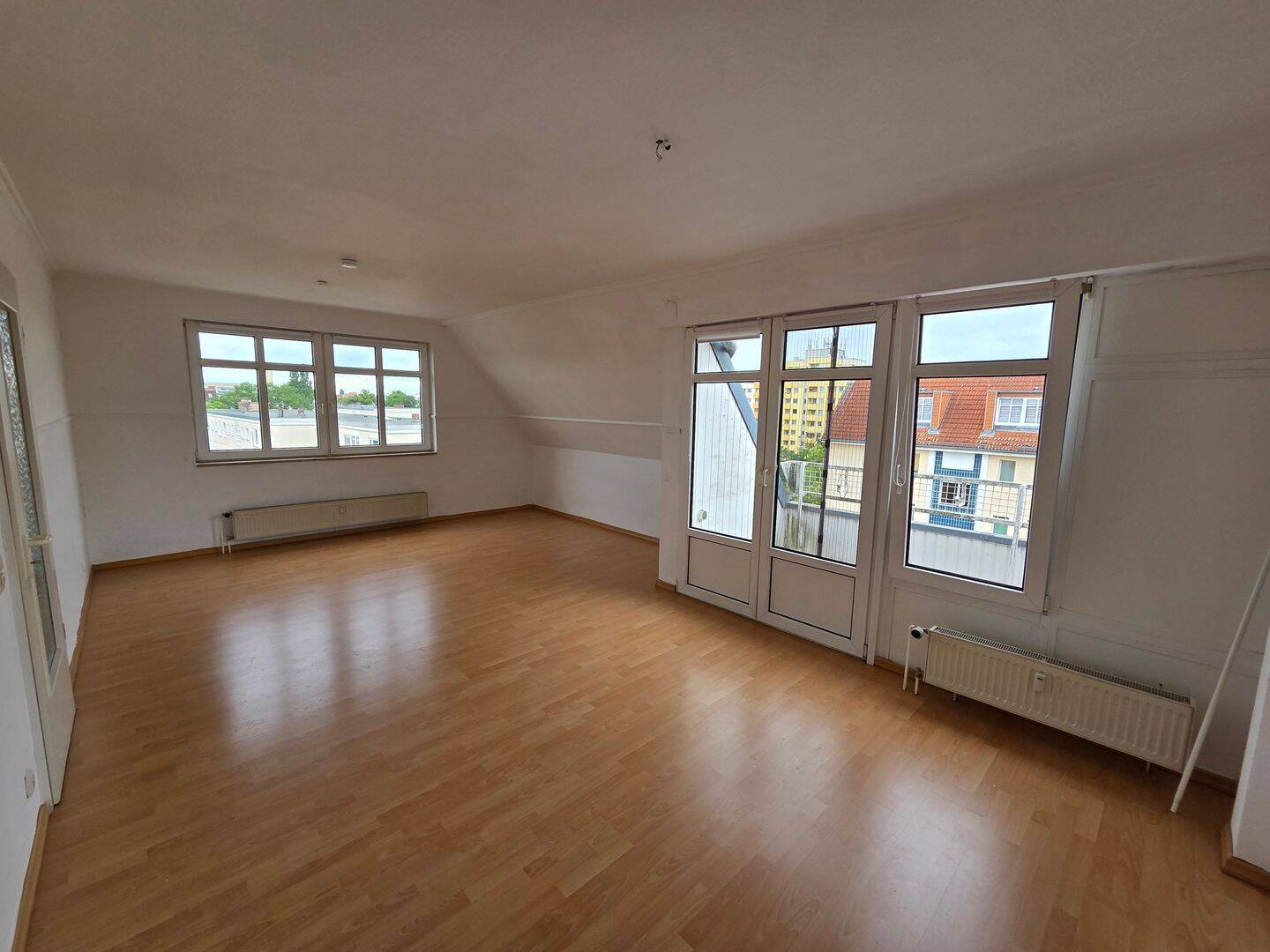 Lichtdurchflutete Dachgeschosswohnung mit Terrasse – 3 Zimmer auf fast 97 m², 13587 Berlin (Spandau Hakenfelde Kolonie Wannseeaten Siedl. Wohnsiedlung Hakenfelde)