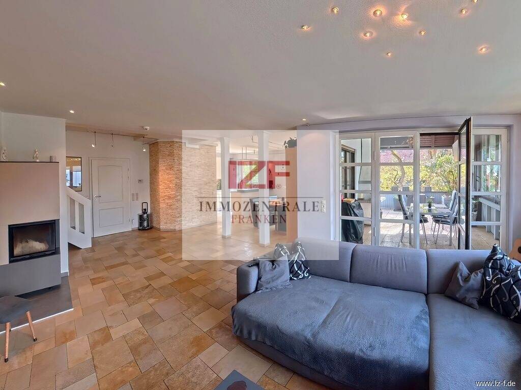 Wohnen wie im eigenen Haus: Großzügige 168 m² Maisonette mit Kamin, Terrasse & Doppelgarage in Fürth, 90766 Fürth (Eigenes Heim Hardhöhe Unterfarrnbach Weststadt)