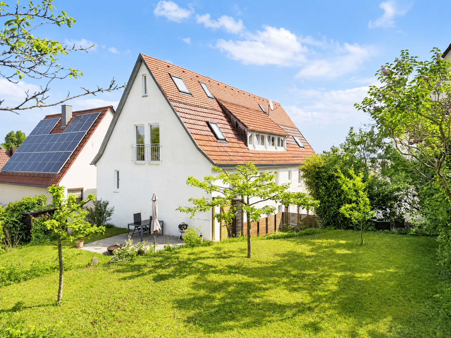 Stuttgart-Sillenbuch | Voll möbliertes Zweifamilienhaus mit Garten und vielseitigem Renditepotenzial, 70619 Stuttgart (Heumaden Lederberg Riedenberg Sillenbuch)