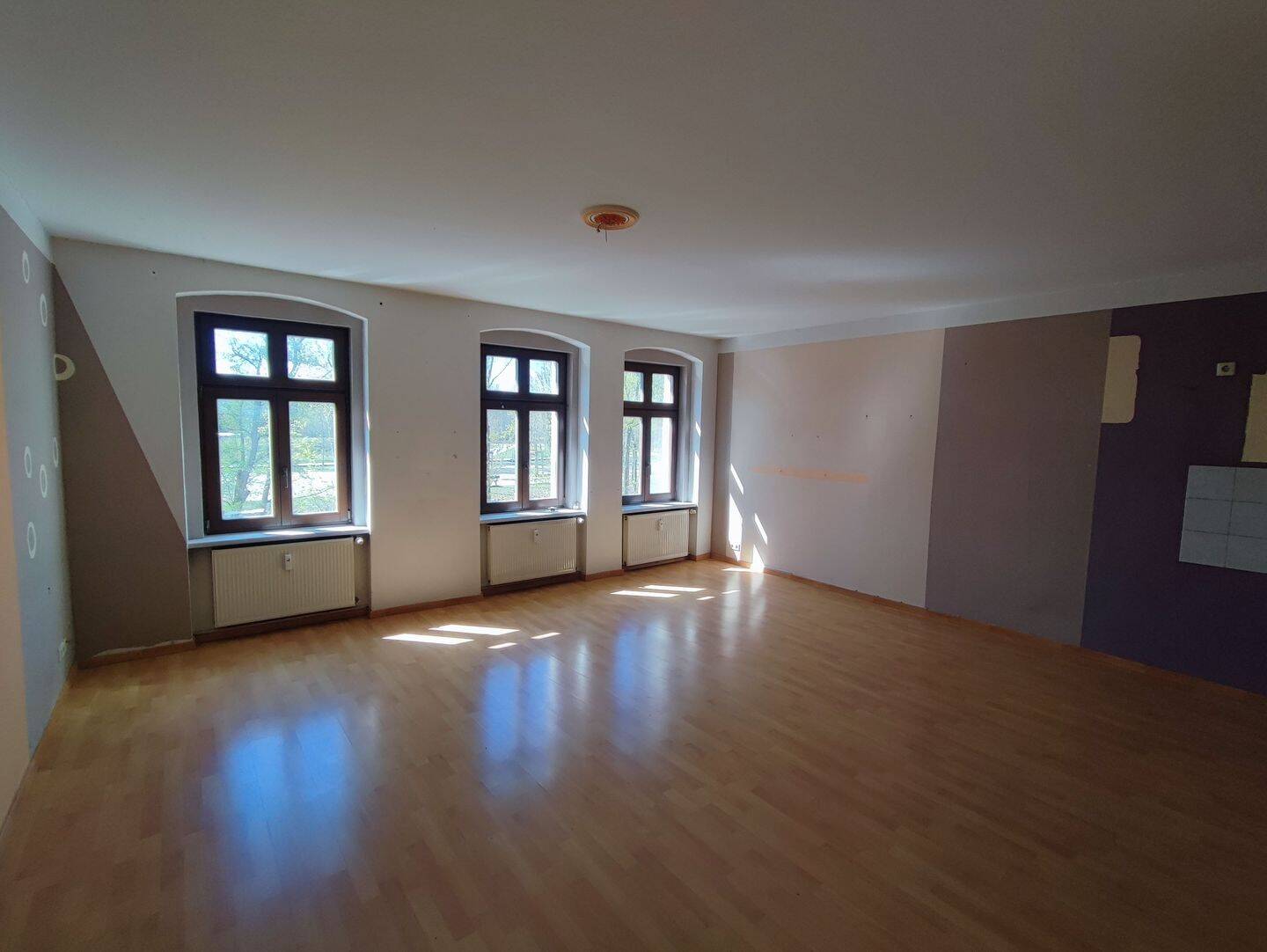 Geräumige 5-Zimmer-Wohnung in Bahnhofsnähe, 2826 Görlitz