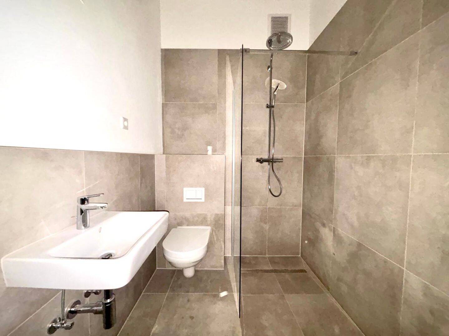 Erstbezug nach Kernsanierung! Schicke Wohnung mit Einbauküche!, 40476 Düsseldorf (Derendorf Golzheim Pempelfort)