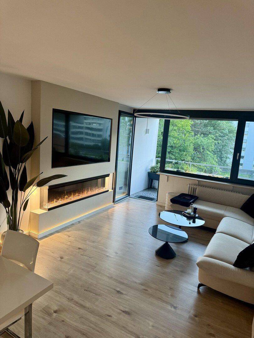Modernisierte 3-Zimmer-Wohnung mit 2 Loggien, Garage & Aufzug, 86161 Augsburg (Herrenbach Hochfeld Innenstadt Spickel Universitätsviertel)