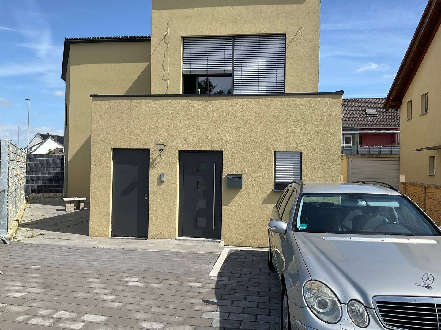 Lichtdurchflutete Terassenwohnung mit hohem Wohnkomfort im 2–Familienhaus – 76351 Linkenheim-Hochstetten – Bild 1 von 1