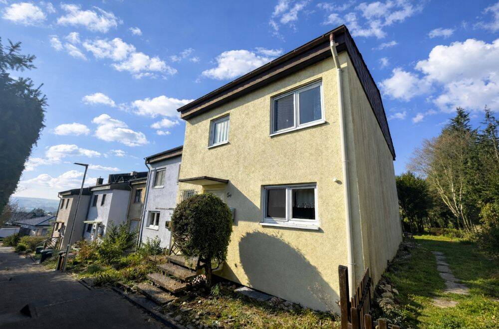 GLOBAL INVEST SINSHEIM | Schnäppchen in Sinsheim-Ost: Schönes Reihenendhaus mit Garten und Garage, 74889 Sinsheim