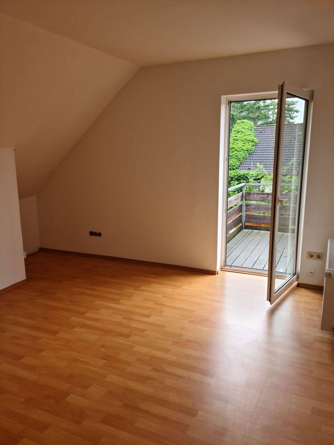 Zweitbezug nach Sanierung mit Balkon: stilvolle 1-Zimmer-Wohnung in Wedemark, 30900 Wedemark