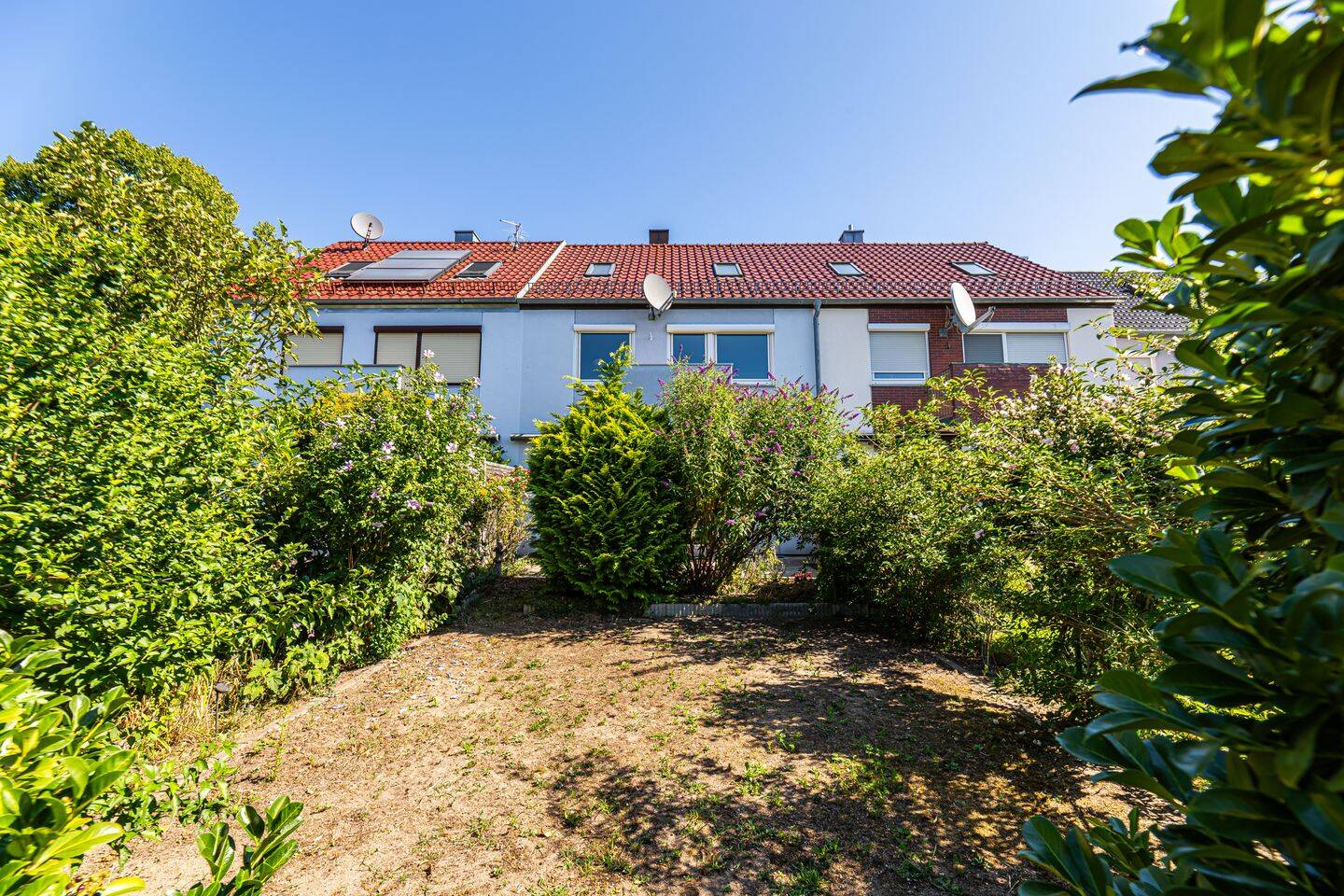 HEGERICH: Ihr neues Familienglück in Fürth-Sack – Schönes Reihenmittelhaus mit Terrasse und Garten, 90765 Fürth