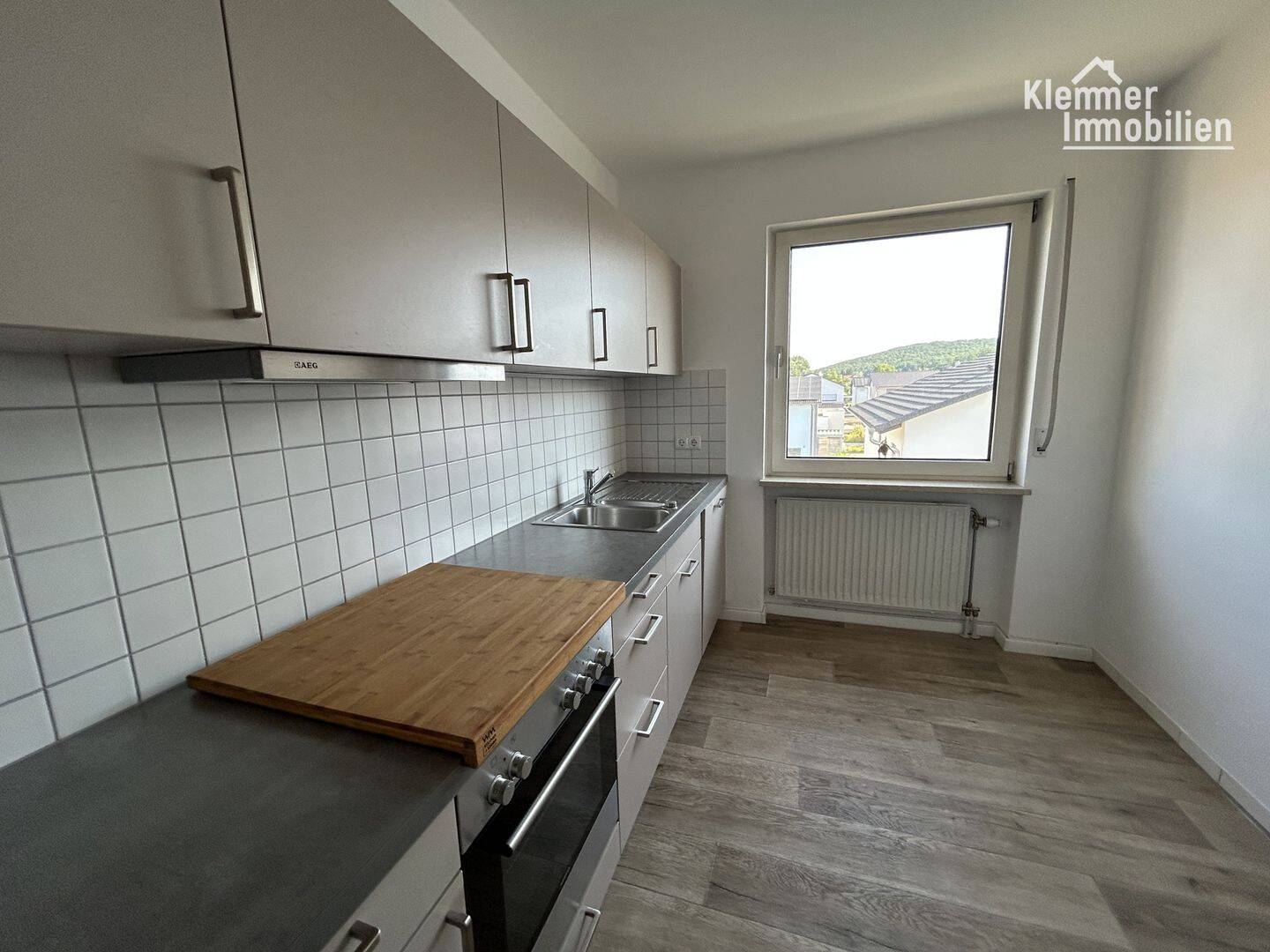 Modernisierte Dachgeschosswohnung mit Balkon in attraktiver Lage von Marktheidenfeld, 97828 Marktheidenfeld