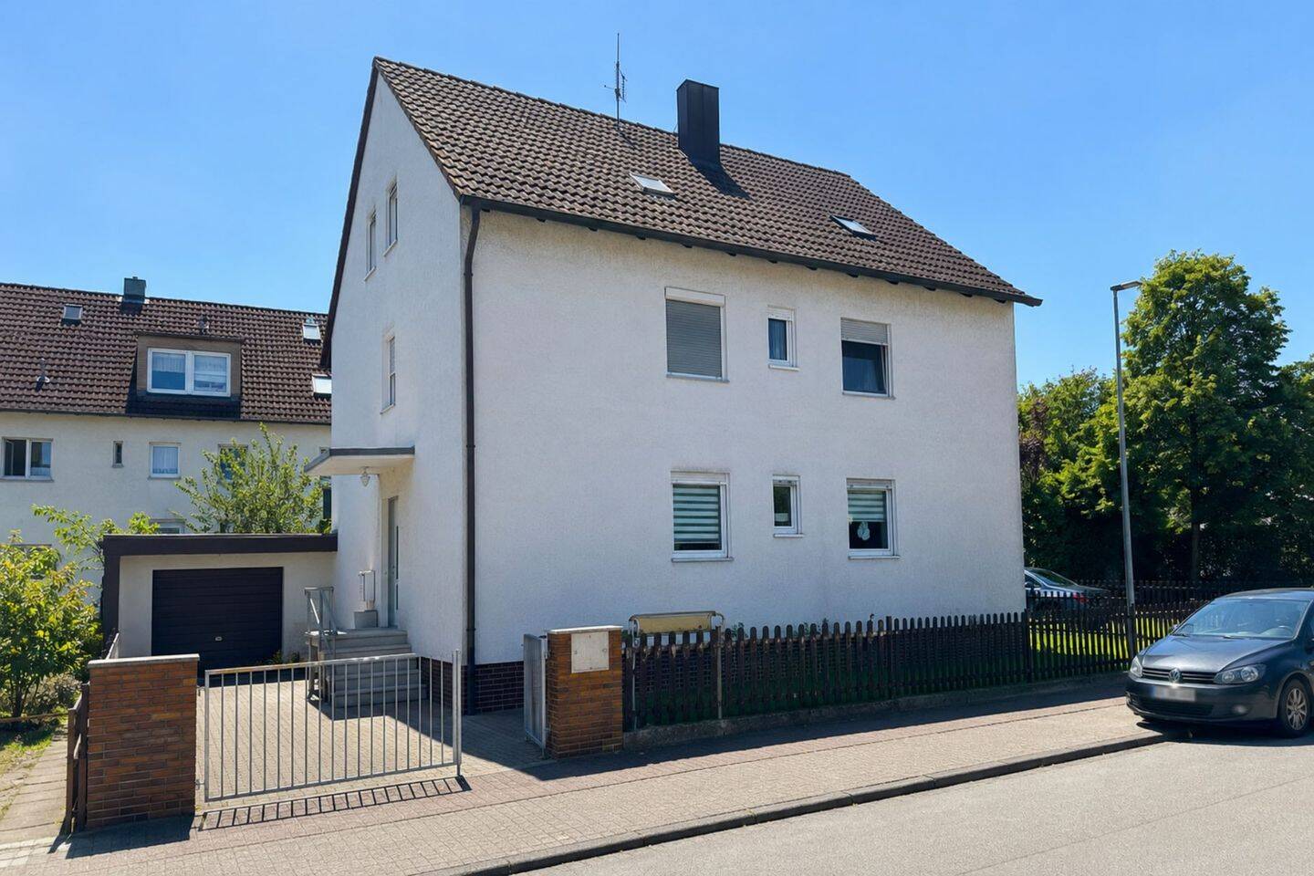Ein gepflegtes Dreifamilienhaus mit Substanz – eine Investition in Beständigkeit, 91126 Schwabach