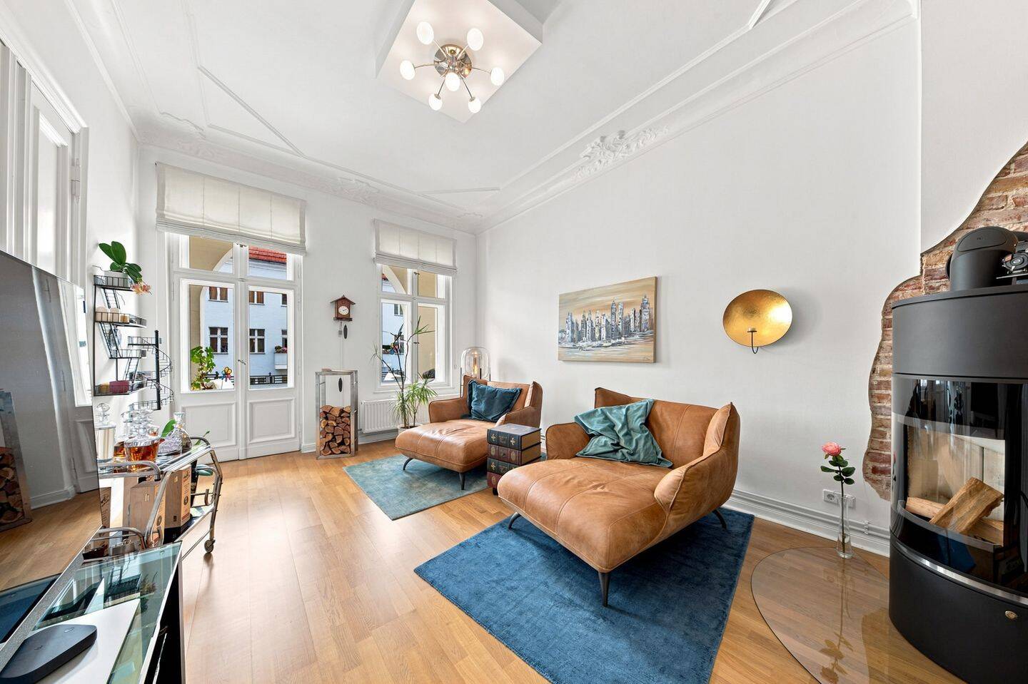 Stilvolle 3-Zimmer-Altbauwohnung mit Kamin & Balkon nahe dem Kurfürstendamm – 14057 Berlin – Bild 1 von 3