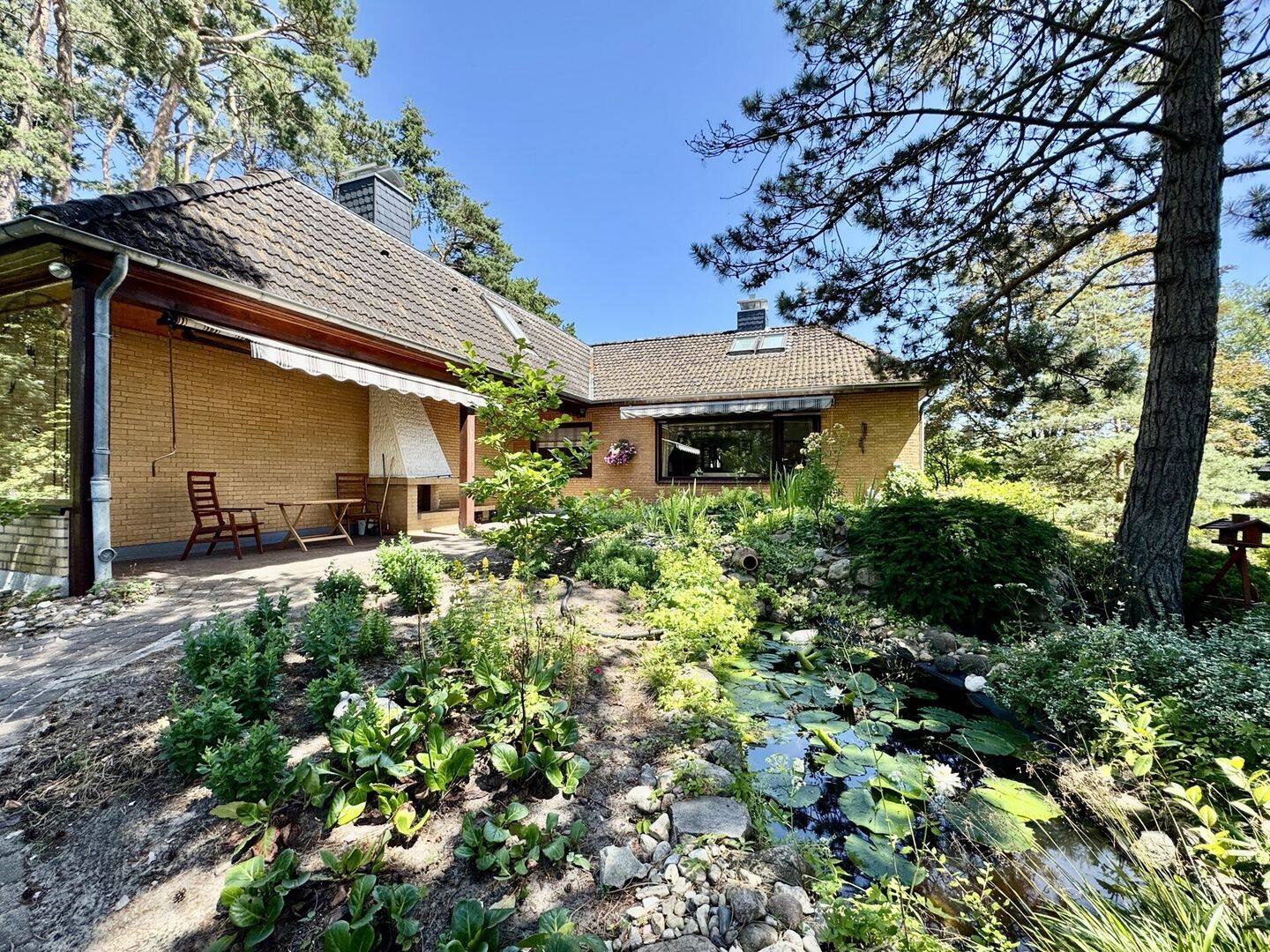 Einfamilienhaus mit Einliegerwohnung in begehrter Wohnlage, 21365 Adendorf