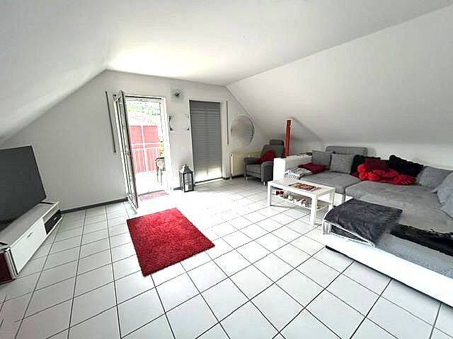 Helle 2,5-Zimmer-Dachgeschosswohnung mit Balkon und Tiefgaragenstellplatz, 75217 Birkenfeld