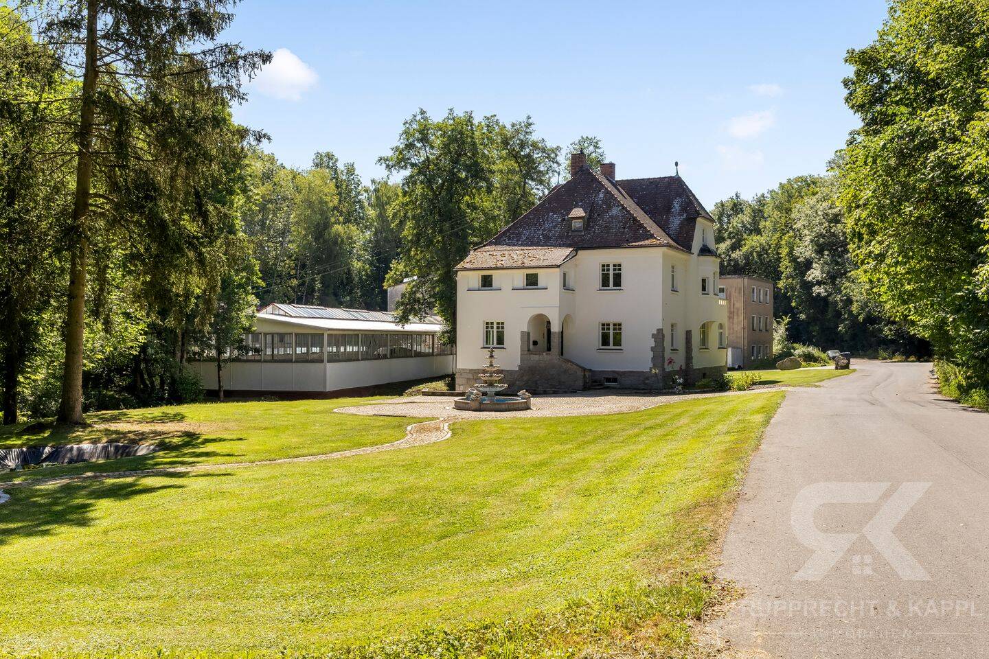 Ein Anwesen mit Geschichte und Zukunft – Stilvolle Villa für außergewöhnliches Wohnen bei Floß, 92685 Floß