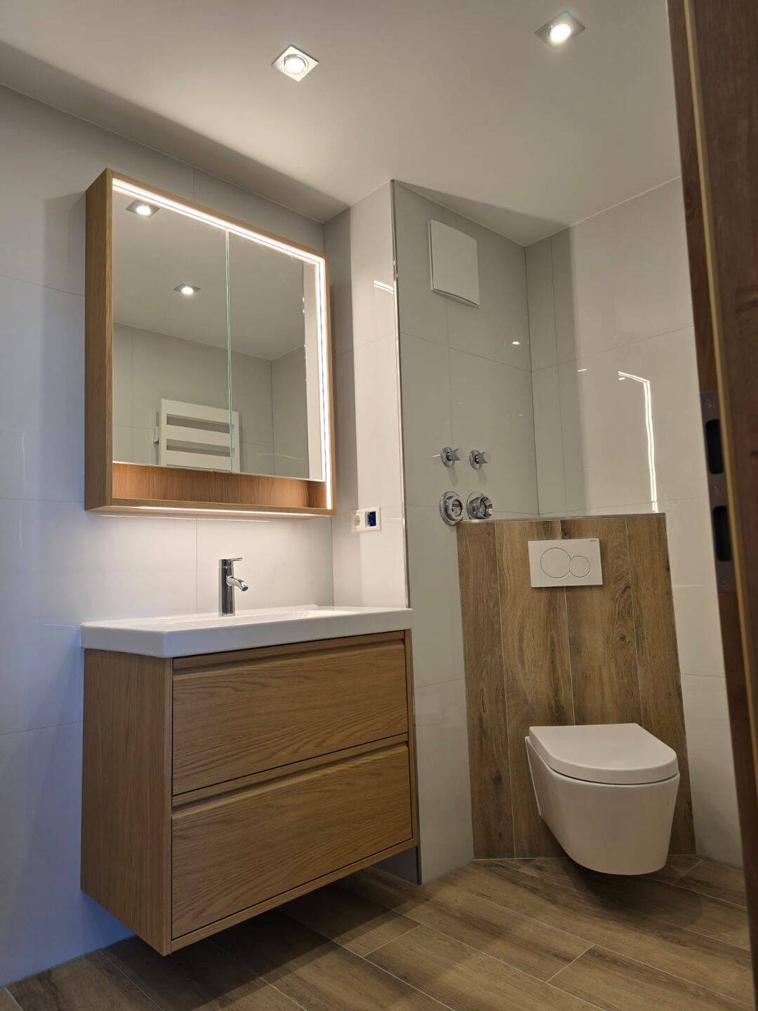 Erstbezug nach hochwertiger Modernisierung – stilvolle 2,5-Zimmerwohnung mit Balkon & Aufzug, 97076 Würzburg (Grombühl Lengfeld)