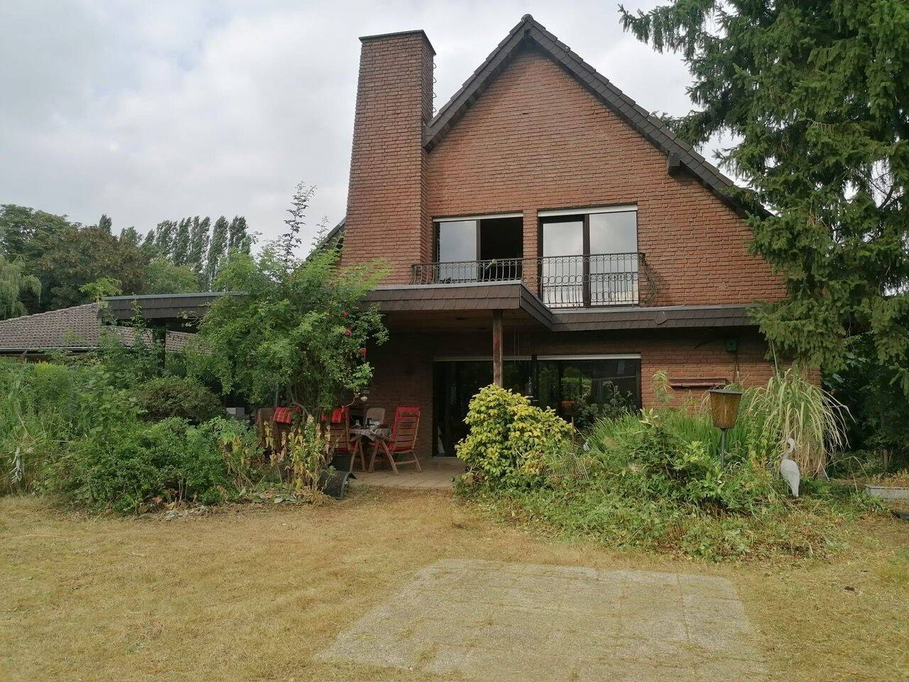 Freistehendes Einfamilienhaus, Balkon, zwei Terrassen und Doppelgarage, ideal für Familien!, 47804 Krefeld