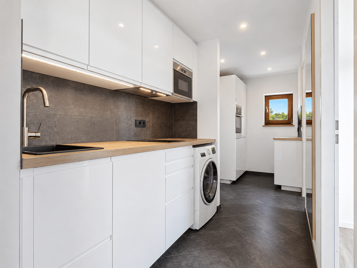 Wohnen mit Galerieflair: Moderne Maisonette mit Südbalkon, EBK, Stellplatz inkl. Stromkosten, 94065 Waldkirchen