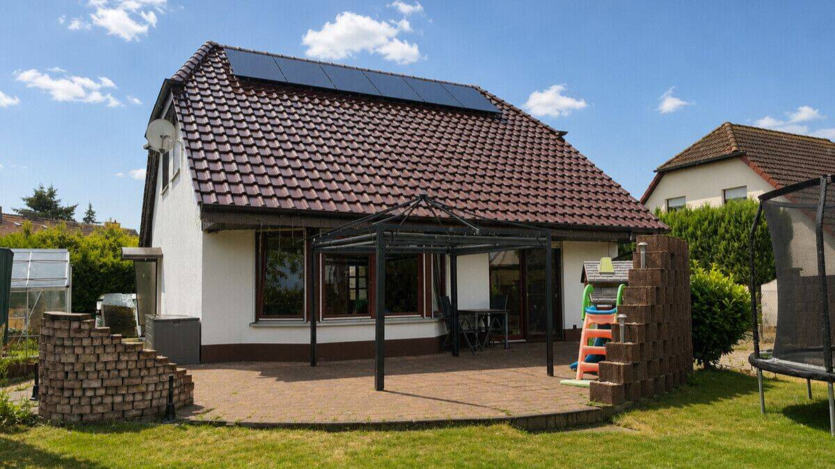 Modernes Einfamilienhaus mit Photovoltaikanlage, Pool und Doppelgarage – Einziehen & Wohlfühlen, 6766 Bitterfeld-Wolfen