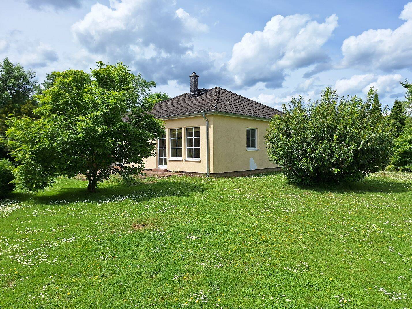 Kompakter Bungalow in Randlage von Dersekow nahe Greifswald, 17498 Dersekow