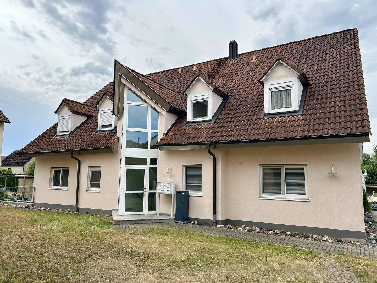 Sonnige 3-Zimmer-Maisonette-Wohnung mit Südbalkon, Einbauküche & Tiefgarage in Höchstadt, 91315 Höchstadt a.d. Aisch