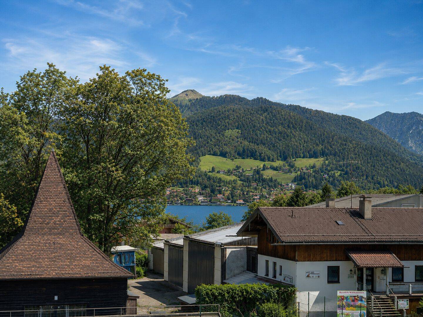 Zwei Balkone. Ein See. Ihr neues Zuhause am Tegernsee, 83707 Bad Wiessee