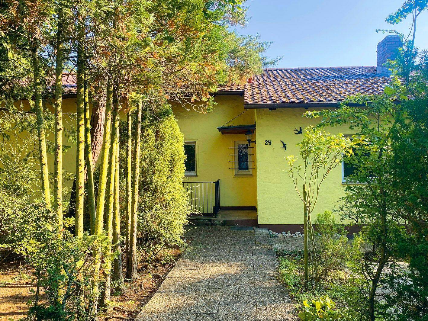 Repräsentativer Bungalow (DHH) mit großem Grundstück in Erlangen, 91058 Erlangen (Bruck Eltersdorf Erlangen-Süd Sebaldussiedlung Tennenlohe)