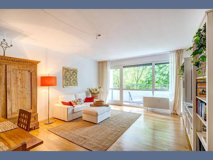Möbliert: Direkt am Luitpoldpark: Helle 2-Zimmer Wohnung mit Balkon, 80804 München (Schwabing-Freimann Schwabing-West)