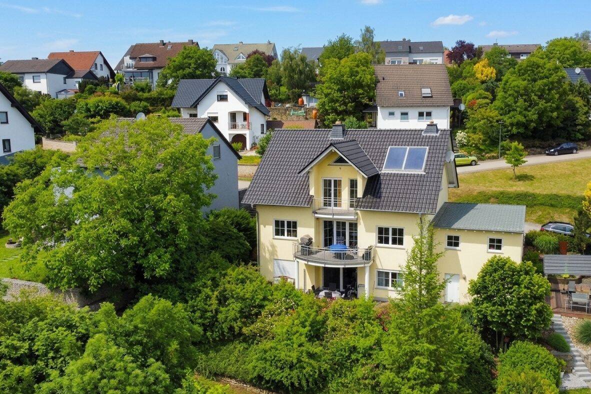 Gepflegtes Einfamilienhaus mit Einliegerwohnung und schönem Ausblick in Trierweiler, 54311 Trierweiler