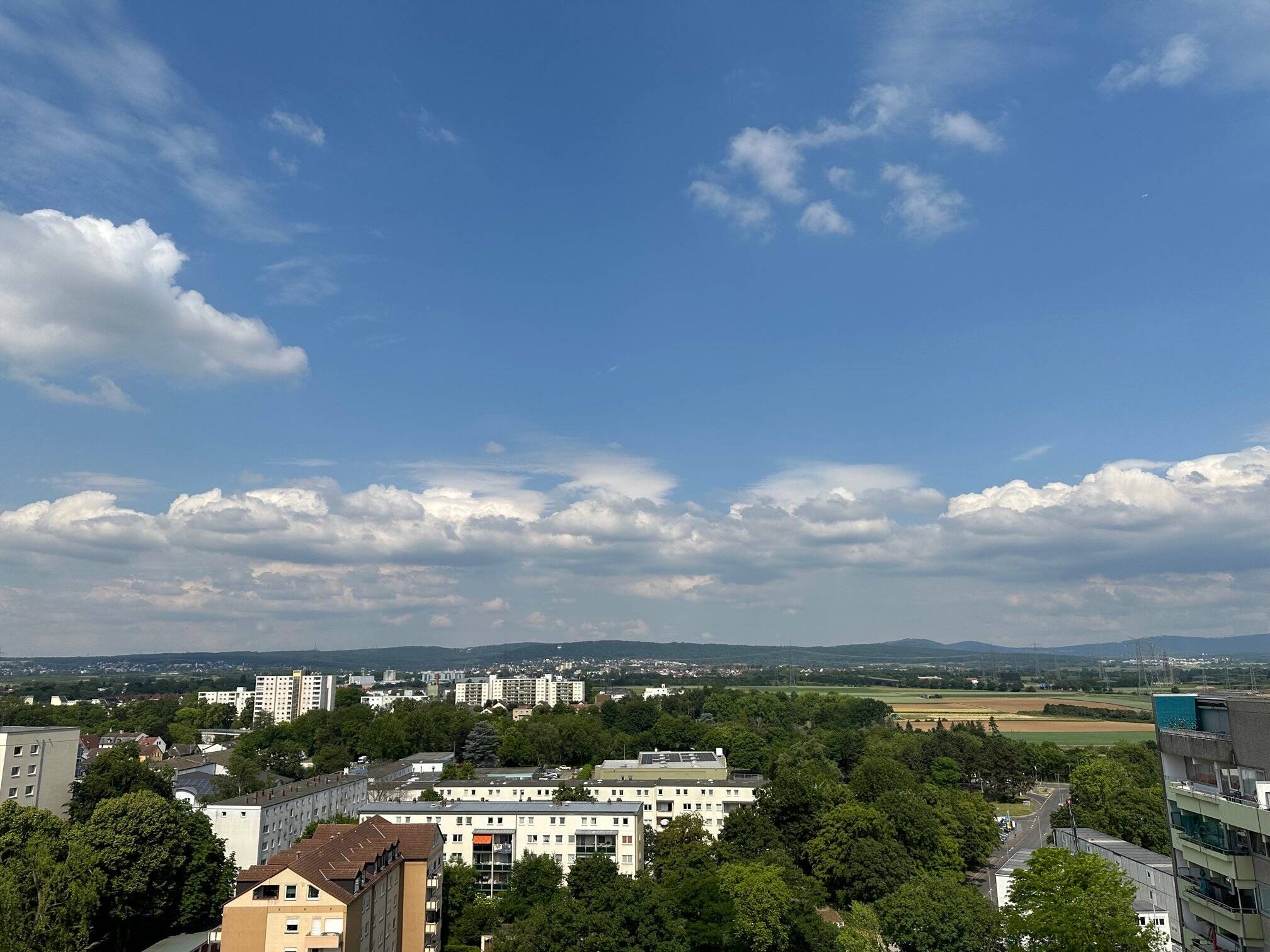 Teilmöblierte und sanierte 3-Zimmerwohnung mit herrlichem Fernblick!, 65795 Hattersheim am Main