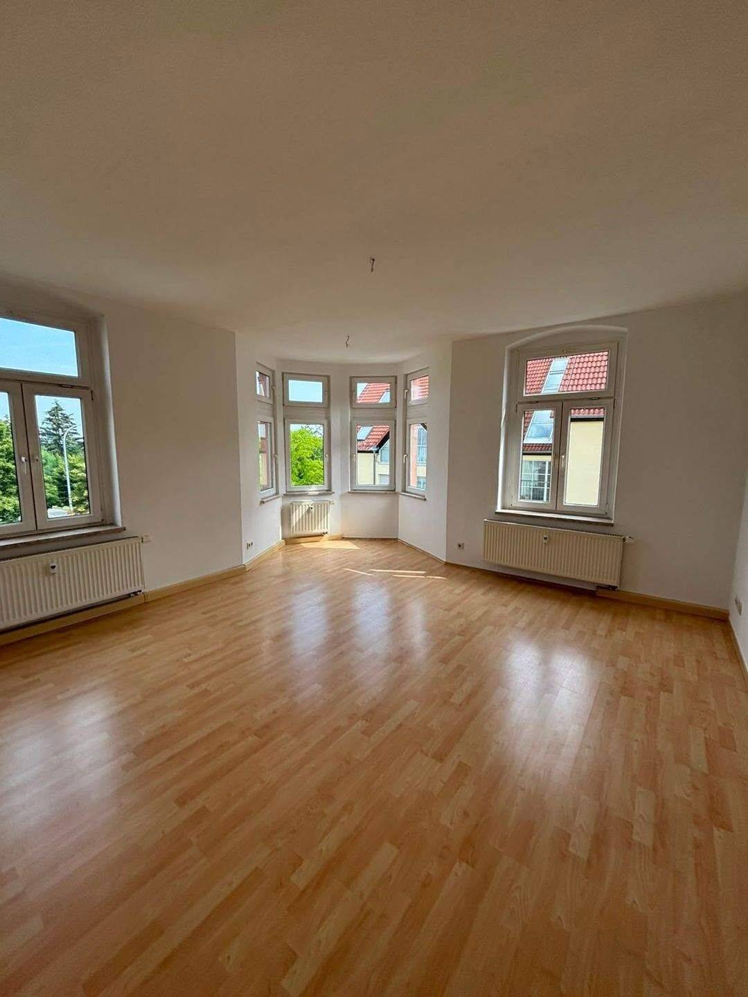 Geräumige 4-Raum-Wohnung mit Außenstellplatz im Zentrum, 7937 Zeulenroda-Triebes