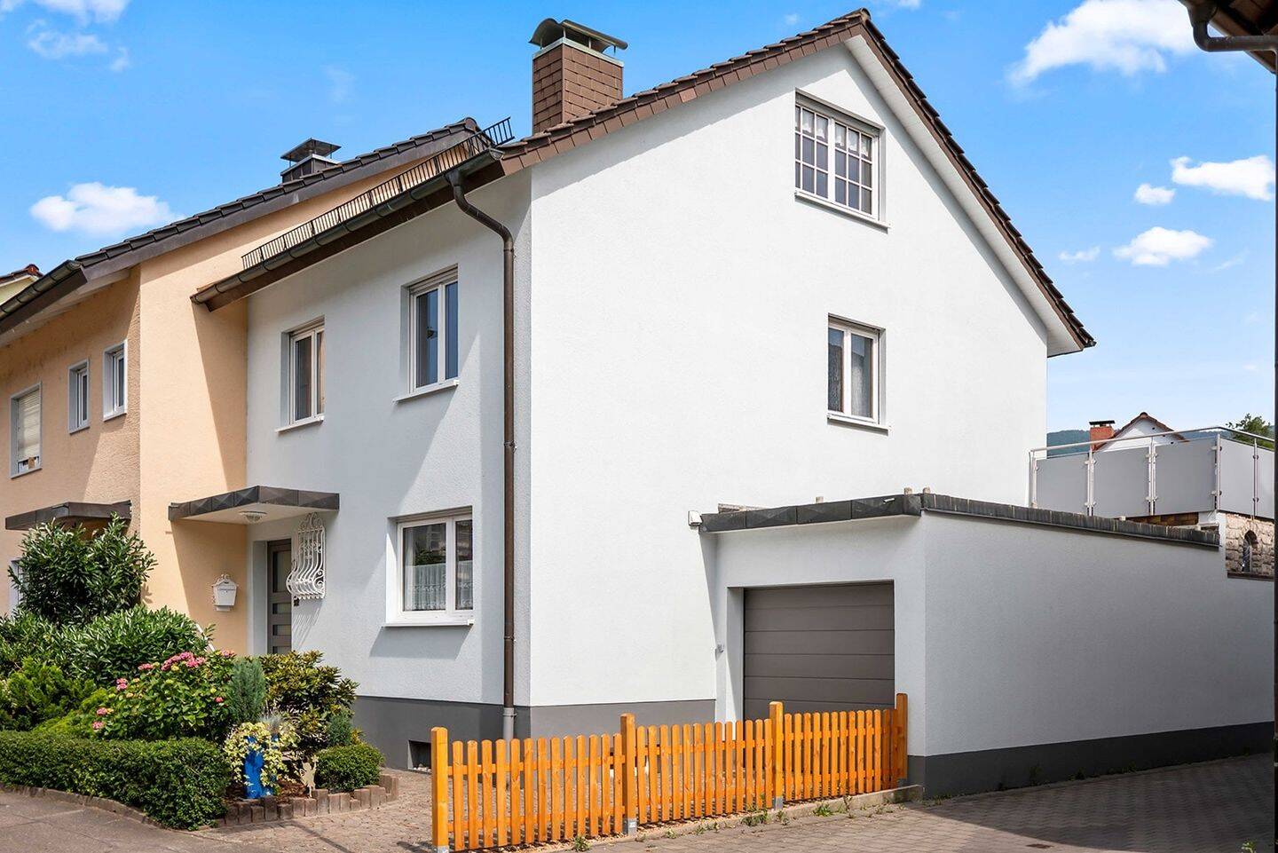 Gepflegtes Reihenendhaus mit Garage, ausgebautem Dachgeschoss und neuer Pelettheizung, 79183 Waldkirch