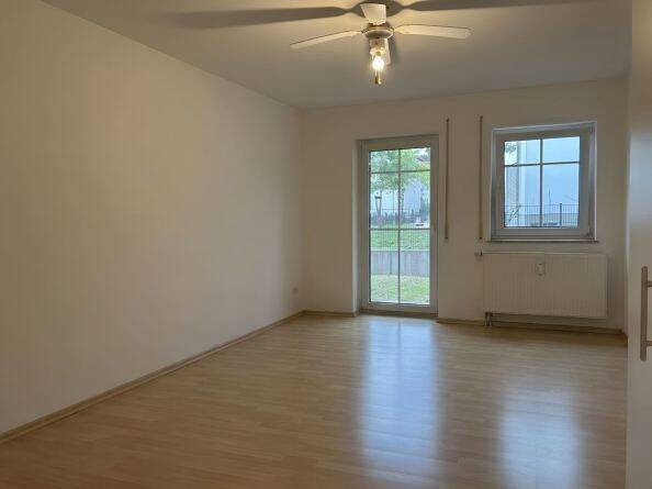 WO2000BW3 Schönes Appartement mit Küche und Südwest-Terrasse zum Innenhof / Nittendorf, 93152 Nittendorf