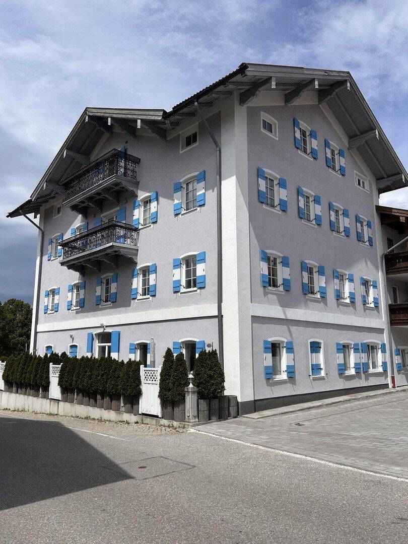 Großzügiger Wohnbereich, 50 m² Dachterrasse und Bergblick – Wohnen in Aschau, 83229 Aschau i. Chiemgau (Aschau)