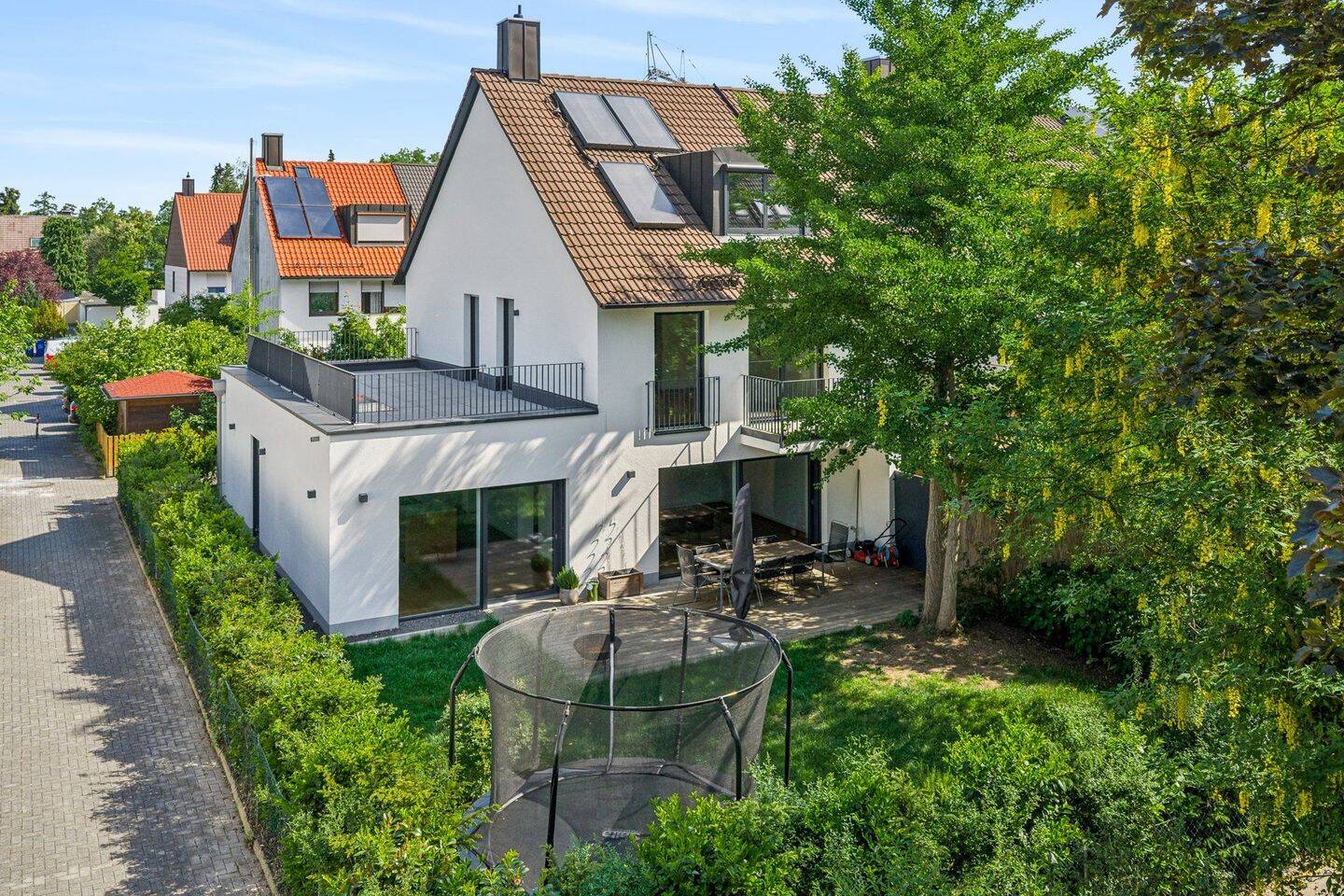 Modernes Familiendomizil mit traumhaftem Garten und Dachterrasse, 81477 München (Thalk. Obersendl.-Forsten-Fürstenr.-Solln)
