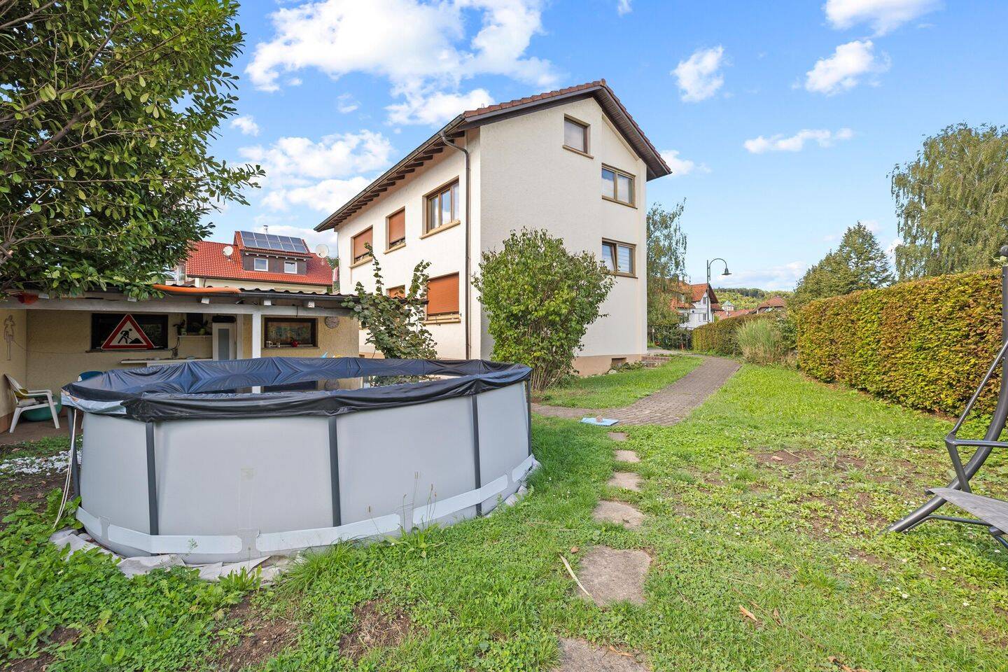 Eigennutzung und Rendite- familienfreundlich, vielseitig, zentral – Zweifamilienhaus in Wutöschingen, 79793 Wutöschingen