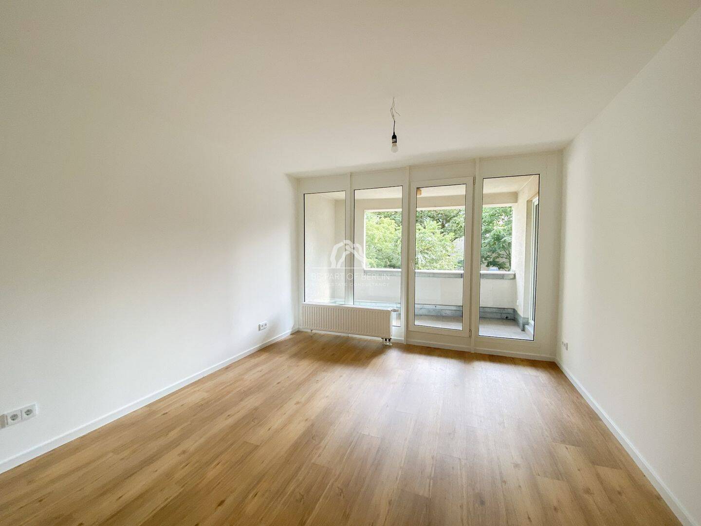 FRISCH SANIERT | 2-ZIMMER-WOHNUNG | AUFZUG & BALKON| SAMARITERKIEZ | PROVISIONSFREI | – 10247 Berlin – Bild 1 von 4