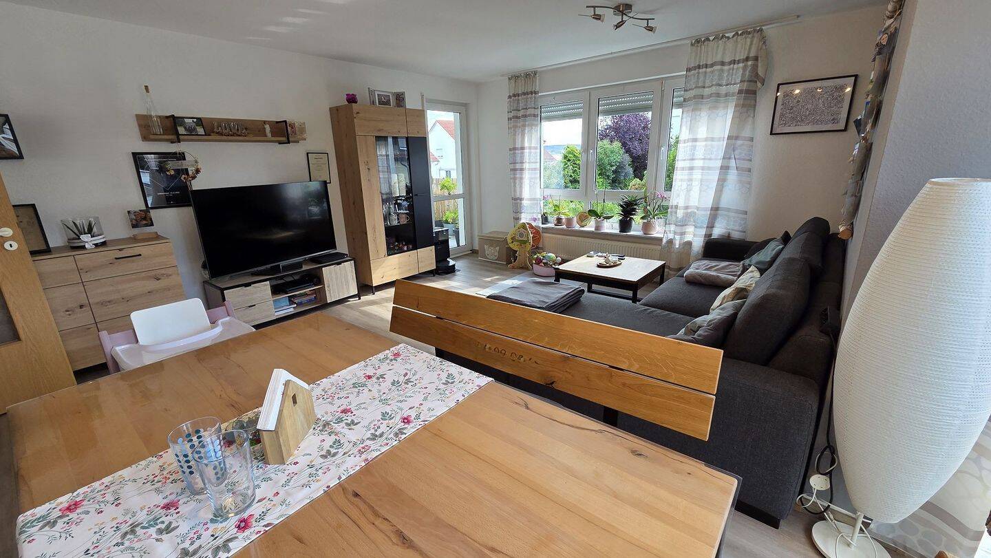 **Gepflegte 3,5-Zimmer-Wohnung mit Balkon, Tiefgaragen- und Außenstellplatz**, 74239 Hardthausen am Kocher